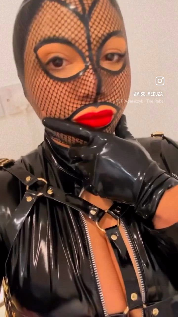 DOMINATRIX MEDUSA